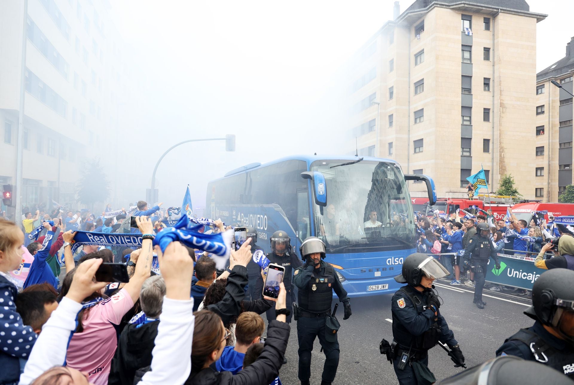 Así fue el recibimiento de la afición del Real Oviedo al equipo