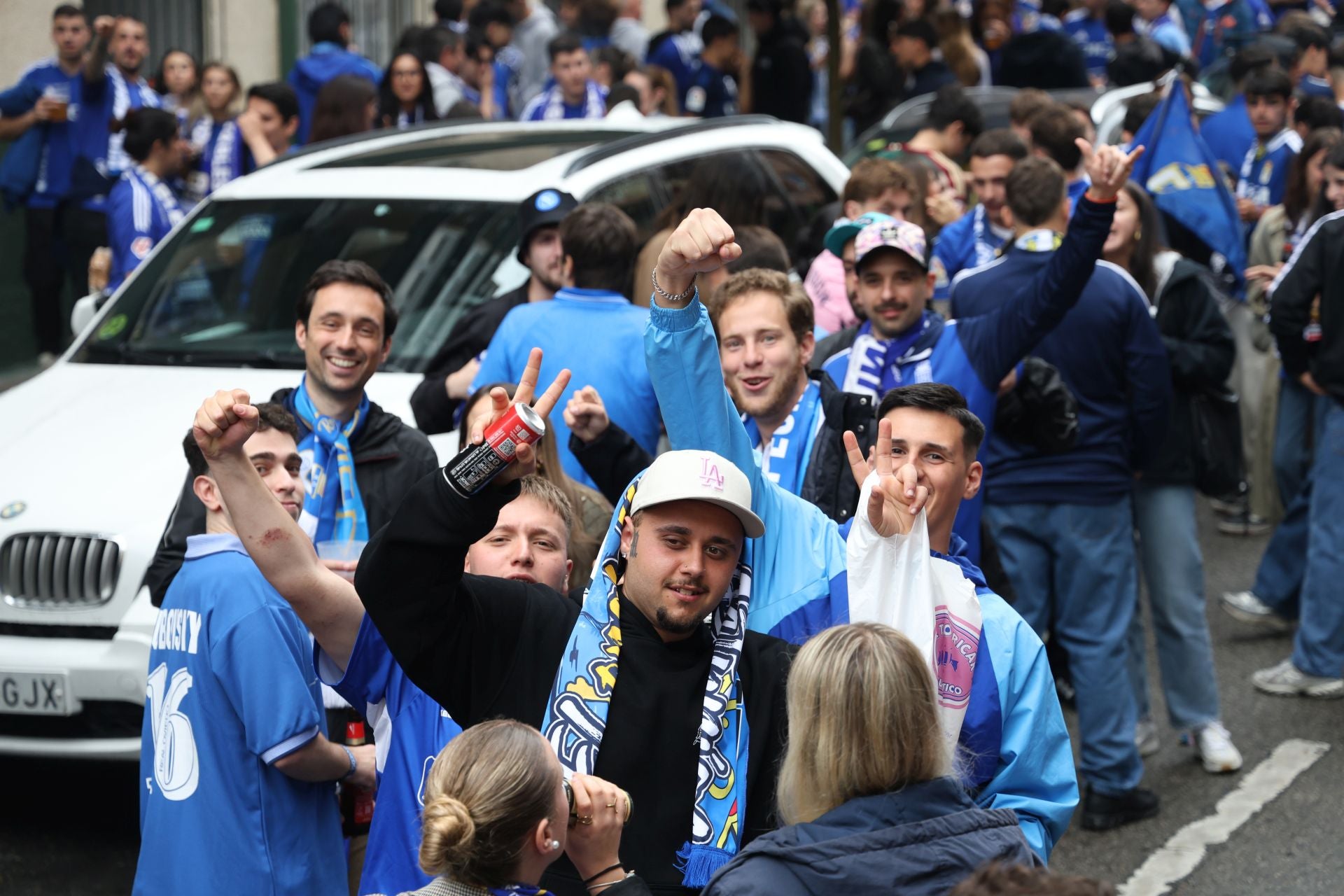 Así fue el recibimiento de la afición del Real Oviedo al equipo