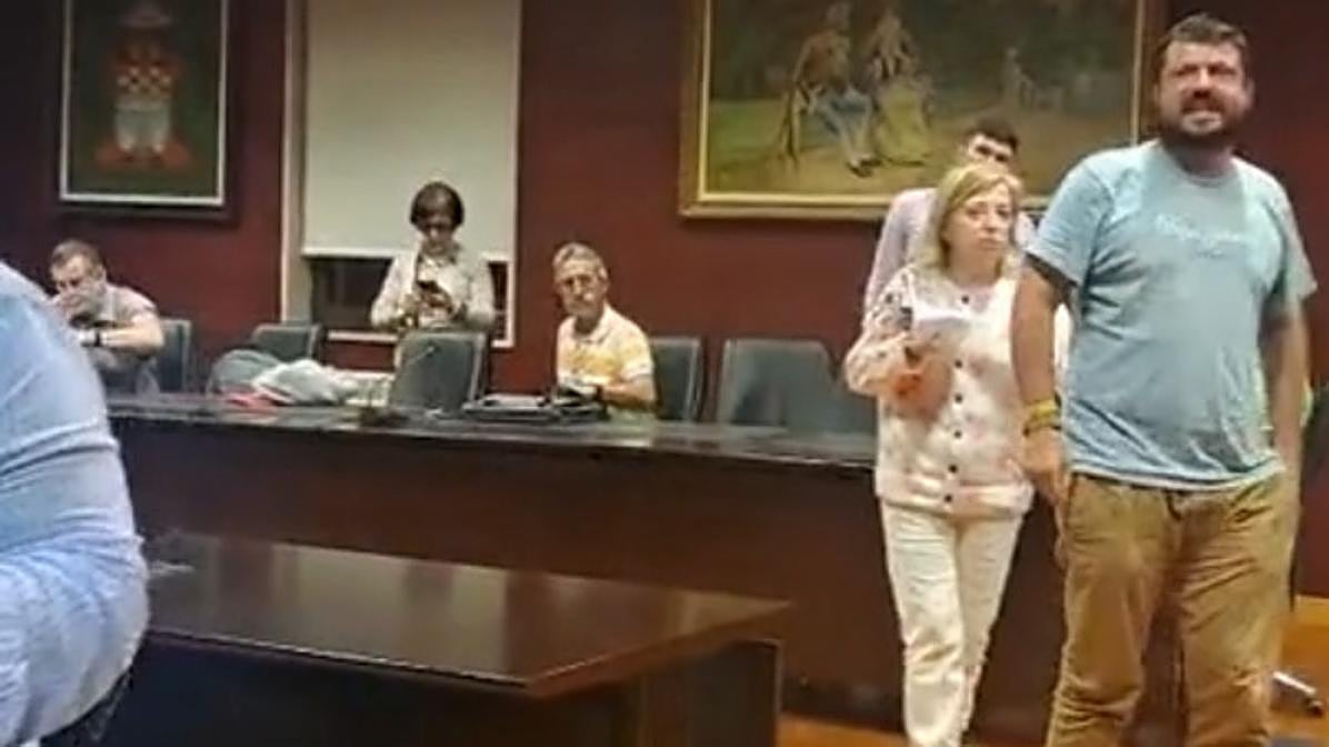 Así fue el momento de tensión que acabó en denuncia contra el alcalde de Bimenes