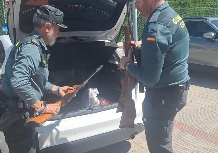 Amenaza a un repartidor con una pistola en Corvera y acaba detenido por tenencia ilícita de armas