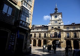 La fachada principal del Ayuntamiento.