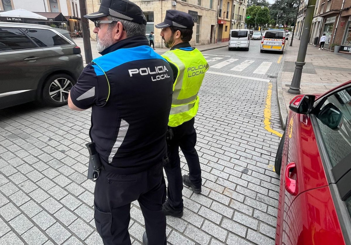 Agentes de la Policía Local de Siero, el pasado sábado durante la Subida a Muncó.