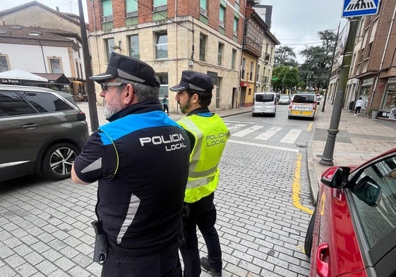 Agentes de la Policía Local de Siero, el pasado sábado durante la Subida a Muncó.