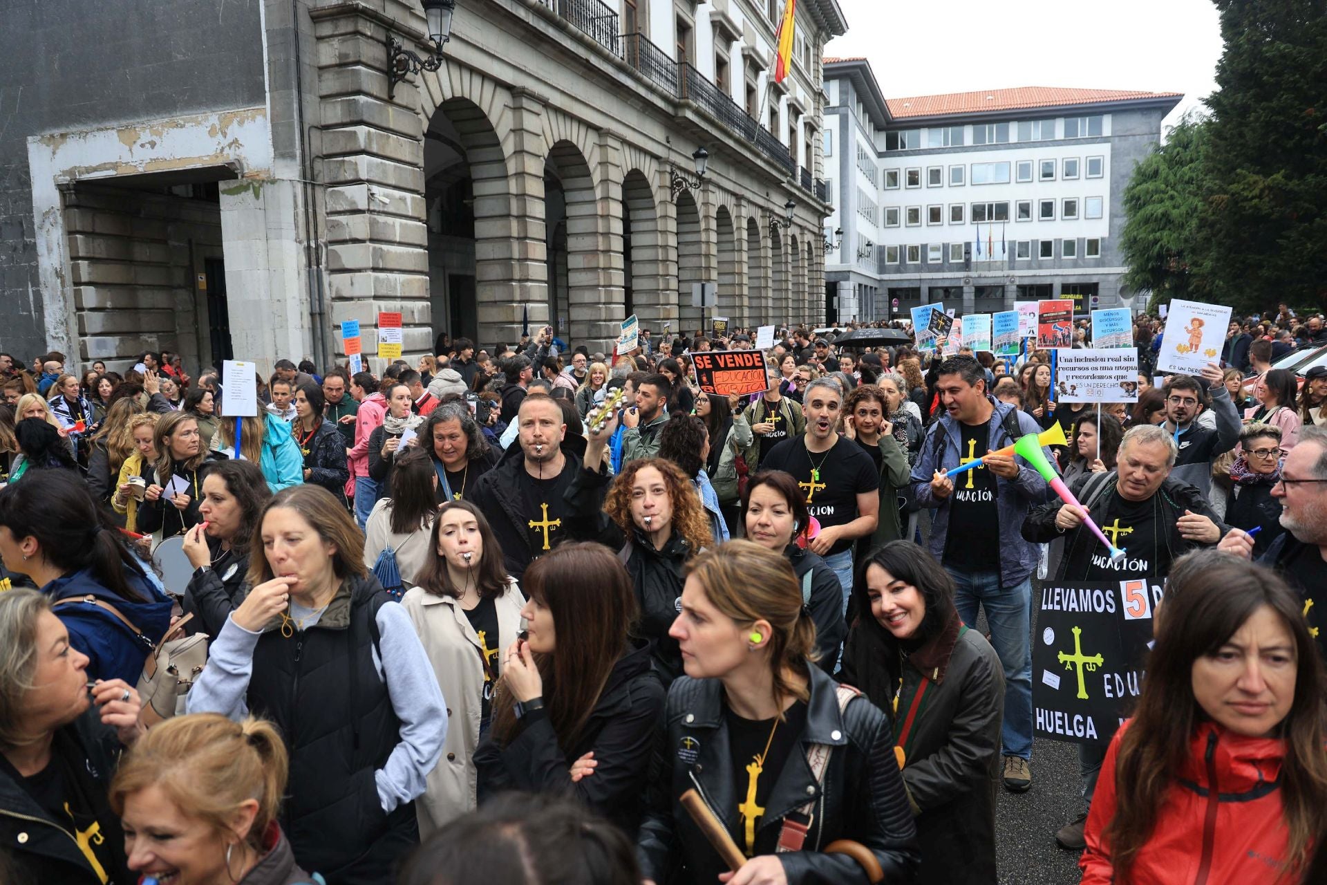 Sonora protesta docente tras la dimisión de la consejera de Educación de Asturias