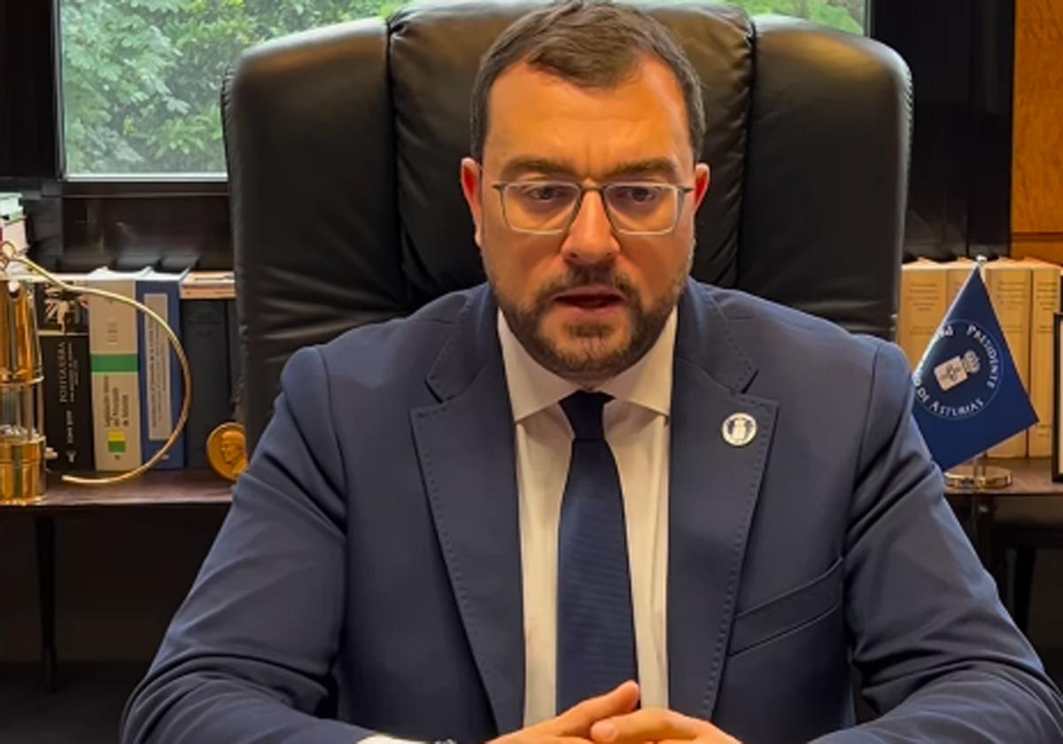 Barbón reaparece en un vídeo para apelar al diálogo en las negociaciones con el sector educativo