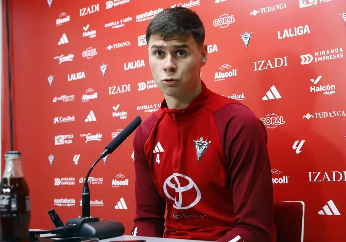 Sergio Barcia, durante su etapa en el Mirandés.