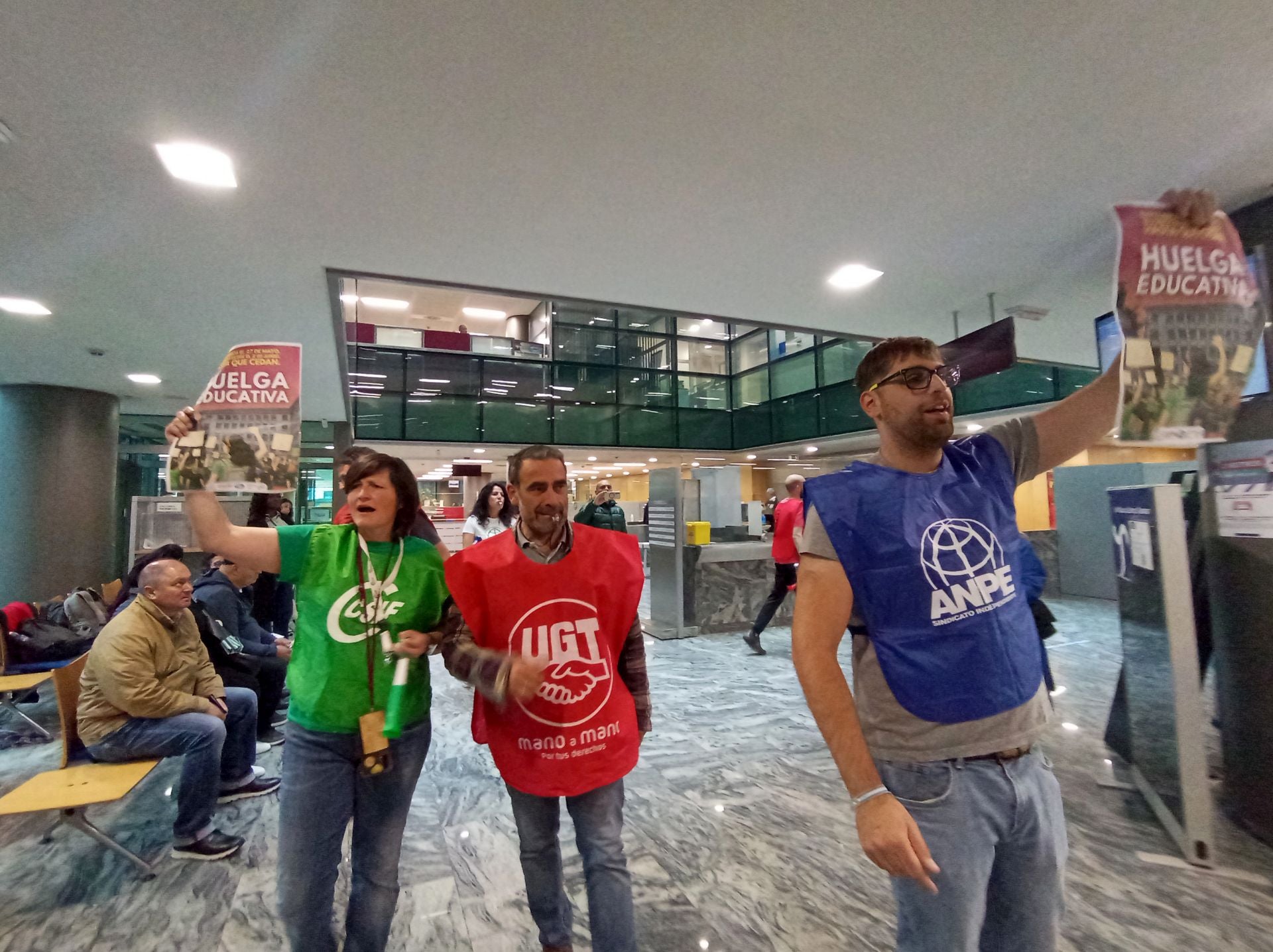 Encierro docente en la Consejería de Hacienda 