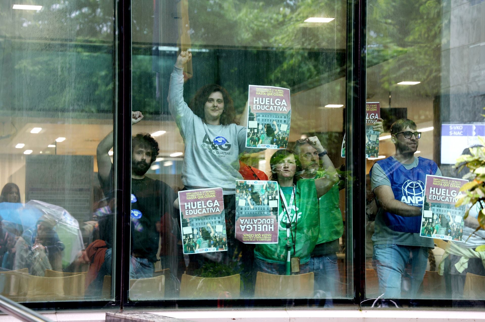 Encierro docente en la Consejería de Hacienda 