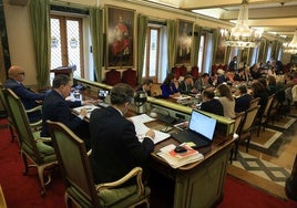 El alcalde, Alfredo Canteli, presidió el Pleno municipal.