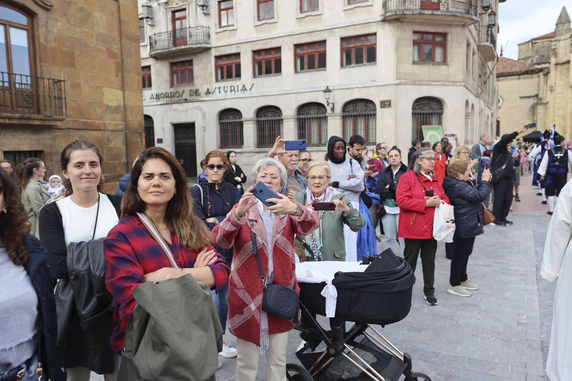 La Esperanza sale en procesión de la capilla de La Balesquida hasta San Tirso