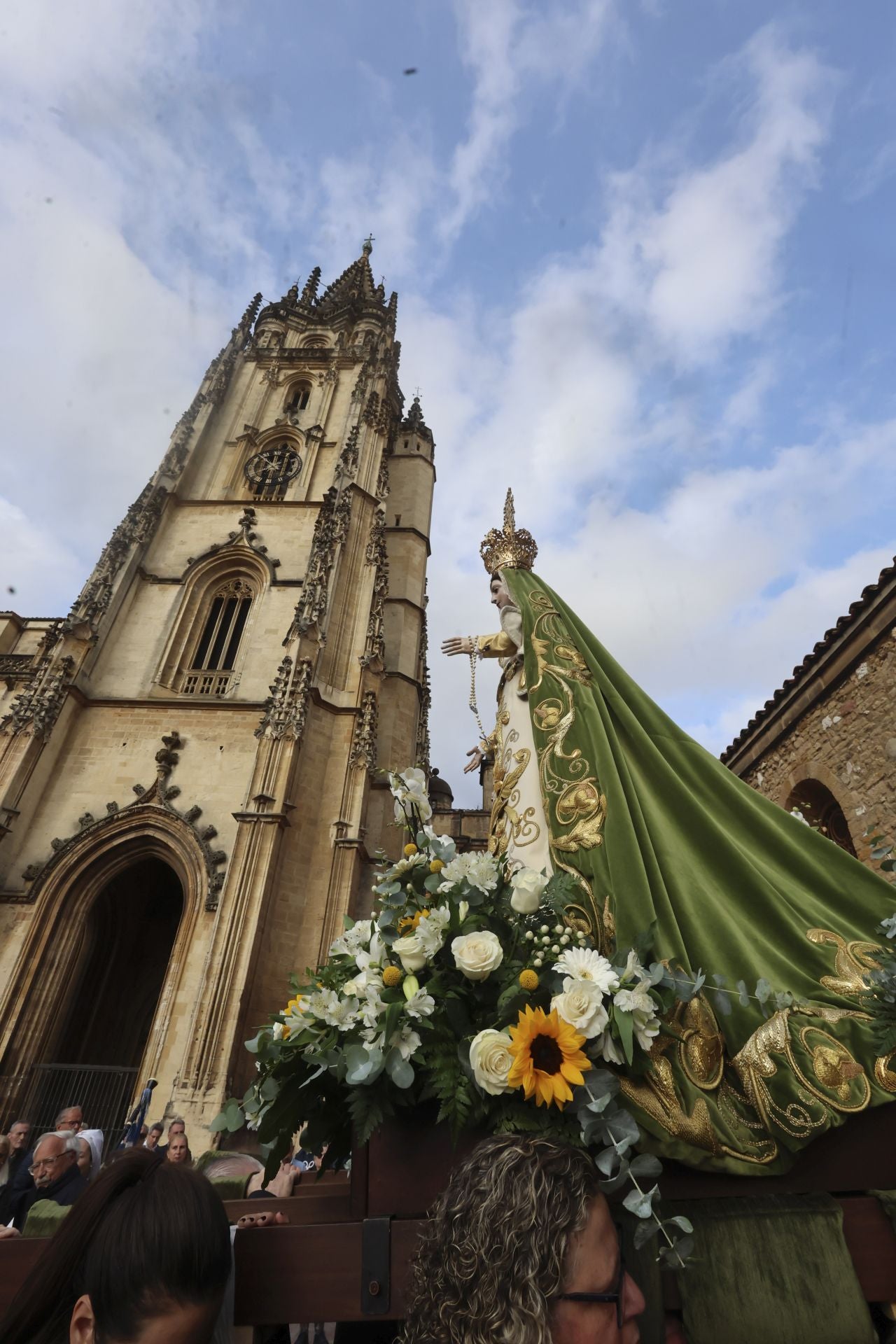 La Esperanza sale en procesión de la capilla de La Balesquida hasta San Tirso