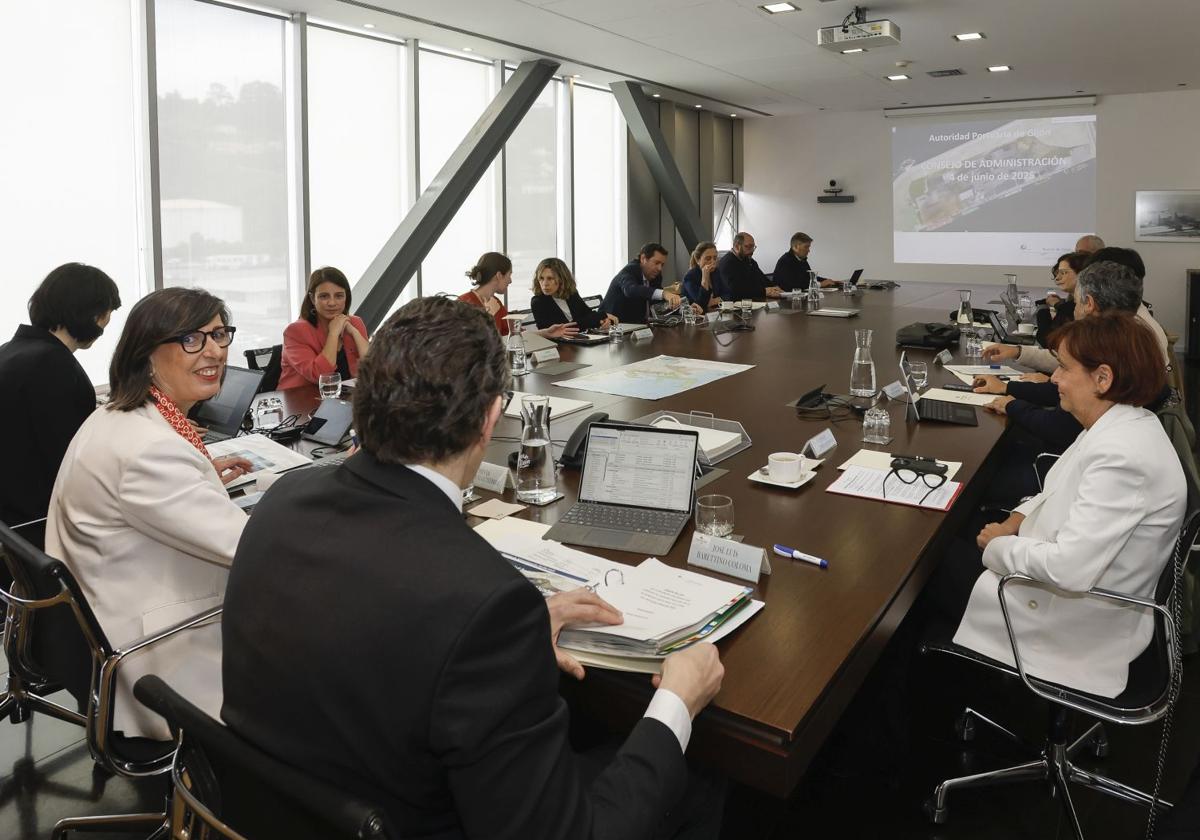 Reunión del consejo de administración del Puerto de Gijón celebrado este miércoles en El Musel.
