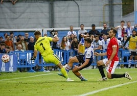 Davo anota el segundo gol de su cuenta ante el Rayo Majadahonda.