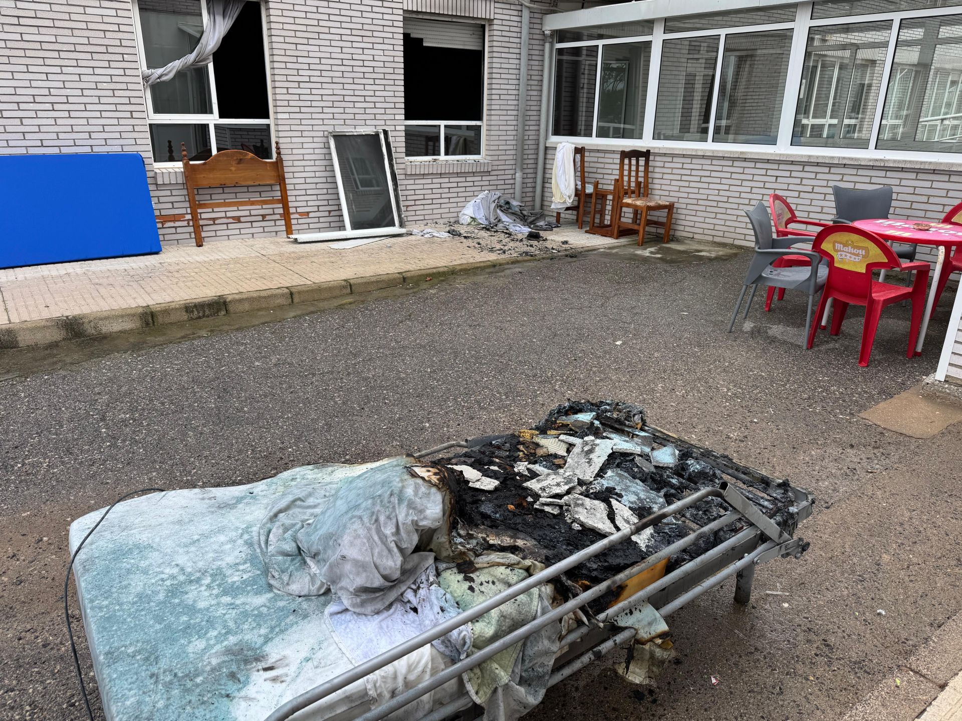 Así quedó la residencia geriátrica de Siero tras el incendio que dejó un herido grave