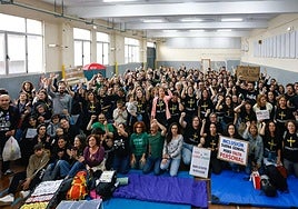 Encierro docente en el IES Fernández Vallín de Gijón.