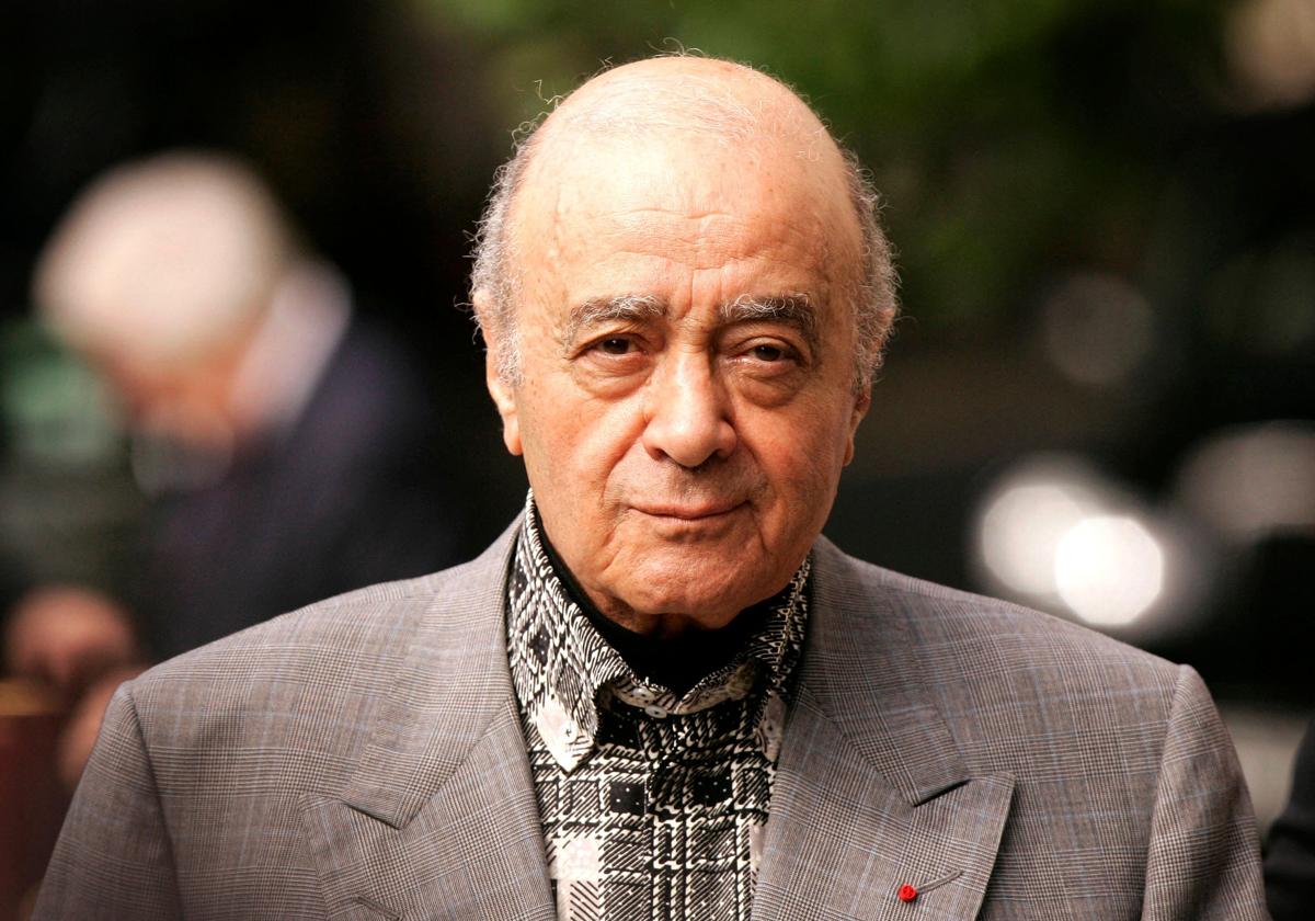 Mohamed Al-Fayed ha sido acusado de espiar a sus clientas en sus almacenes Harrods.