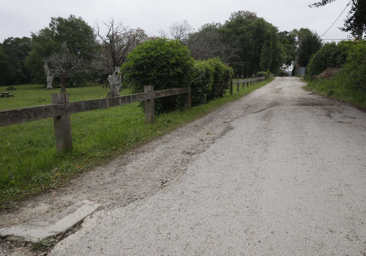 El Camino del Tragamón, «sin luz, con enormes baches y mucho peligro»