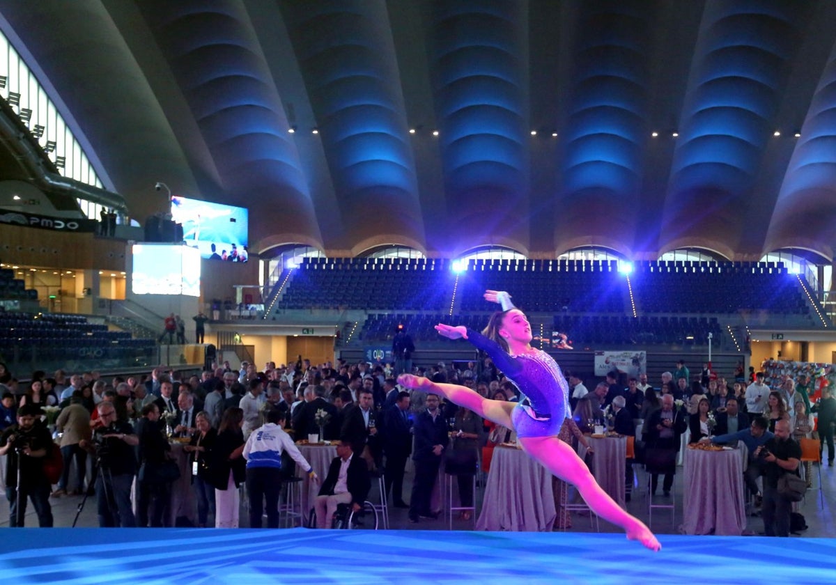 Una exhibición de gimnasia rítmica para cerrar la presentación de la candidatura.