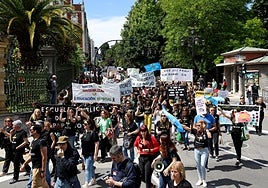 Los docentes no ceden: nueva masiva manifestación en Oviedo por la enseñanza en Asturias