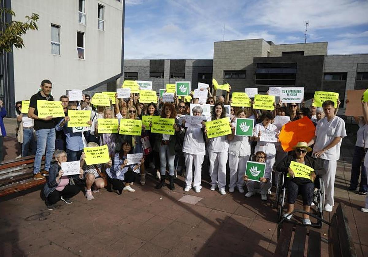 Imagen de archivo de una de las protestas, esta en la avilesina residencia de El Nodo, de la plantilla del ERA en octubre de 2023