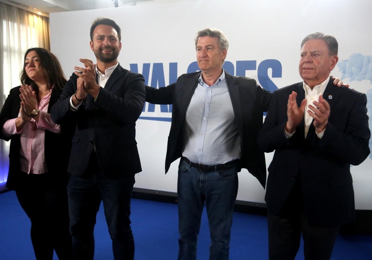 Laura Martínez, Álvaro Queipo, Alberto Feijóo y Alfredo Canteli, en Oviedo.