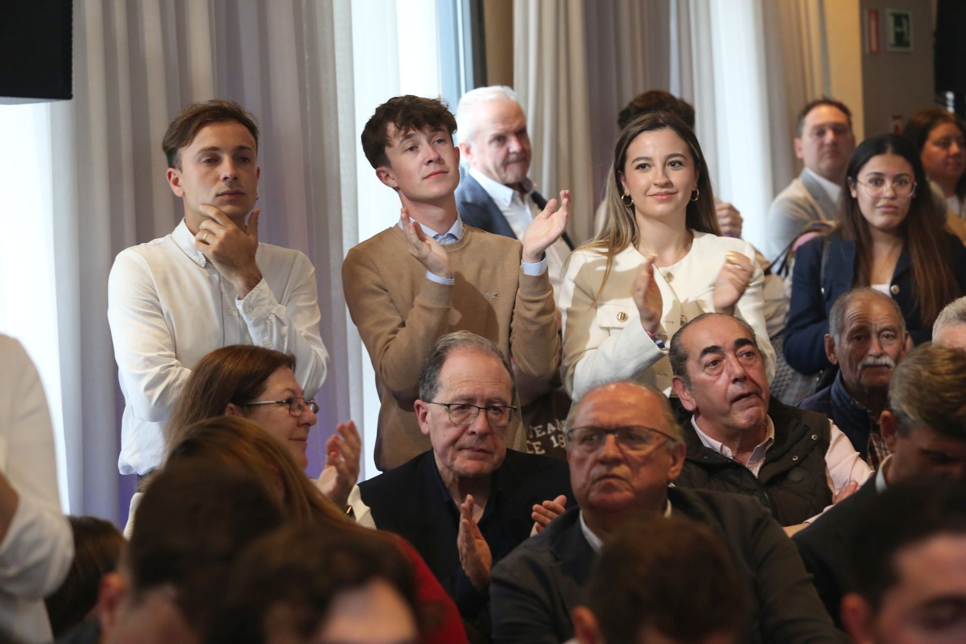 El encuentro de Feijóo con afiliados en Oviedo, en imágenes