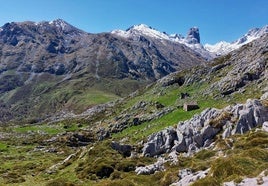 Subir hasta Peña Maín desde Sotres supone un paseo cargado de emoción por el interior del Macizo Central