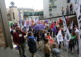 Manifestación en Oviedo de más de un centenar de trabajadores del ERA