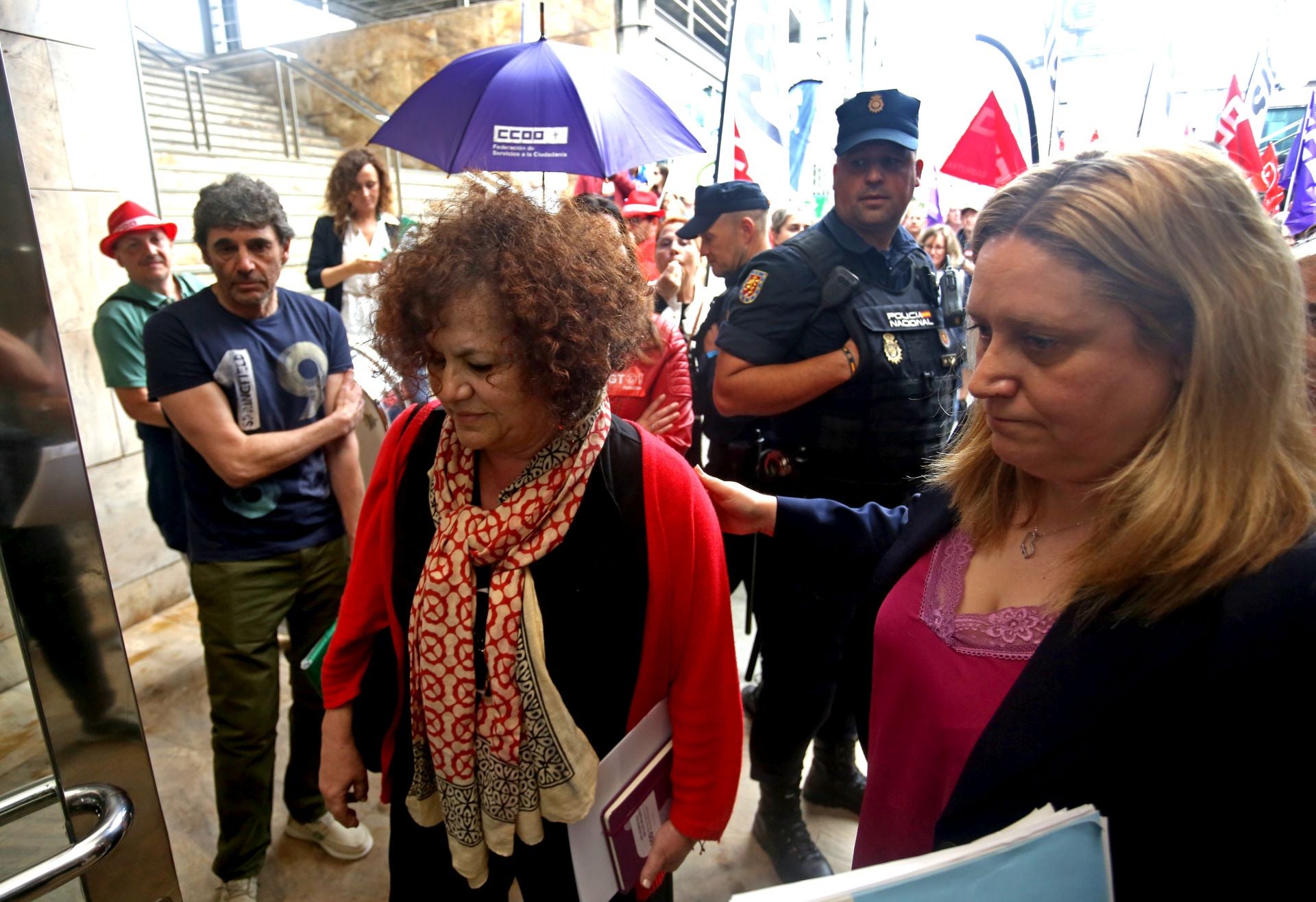 Manifestación en Oviedo de más de un centenar de trabajadores del ERA