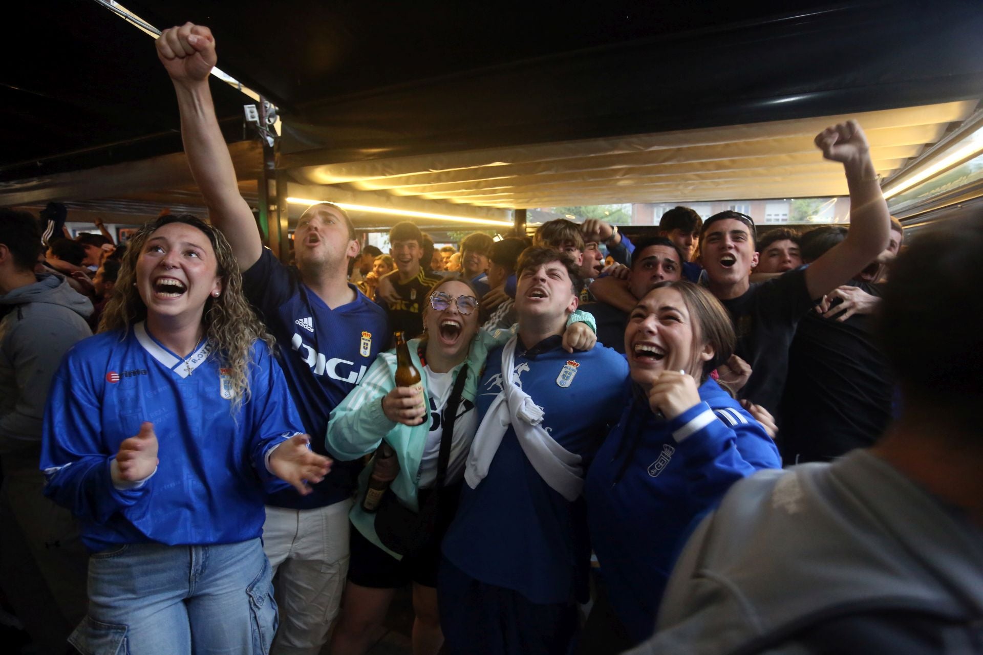 Así se vivió el Almería - Real Oviedo en los bares ovetenses