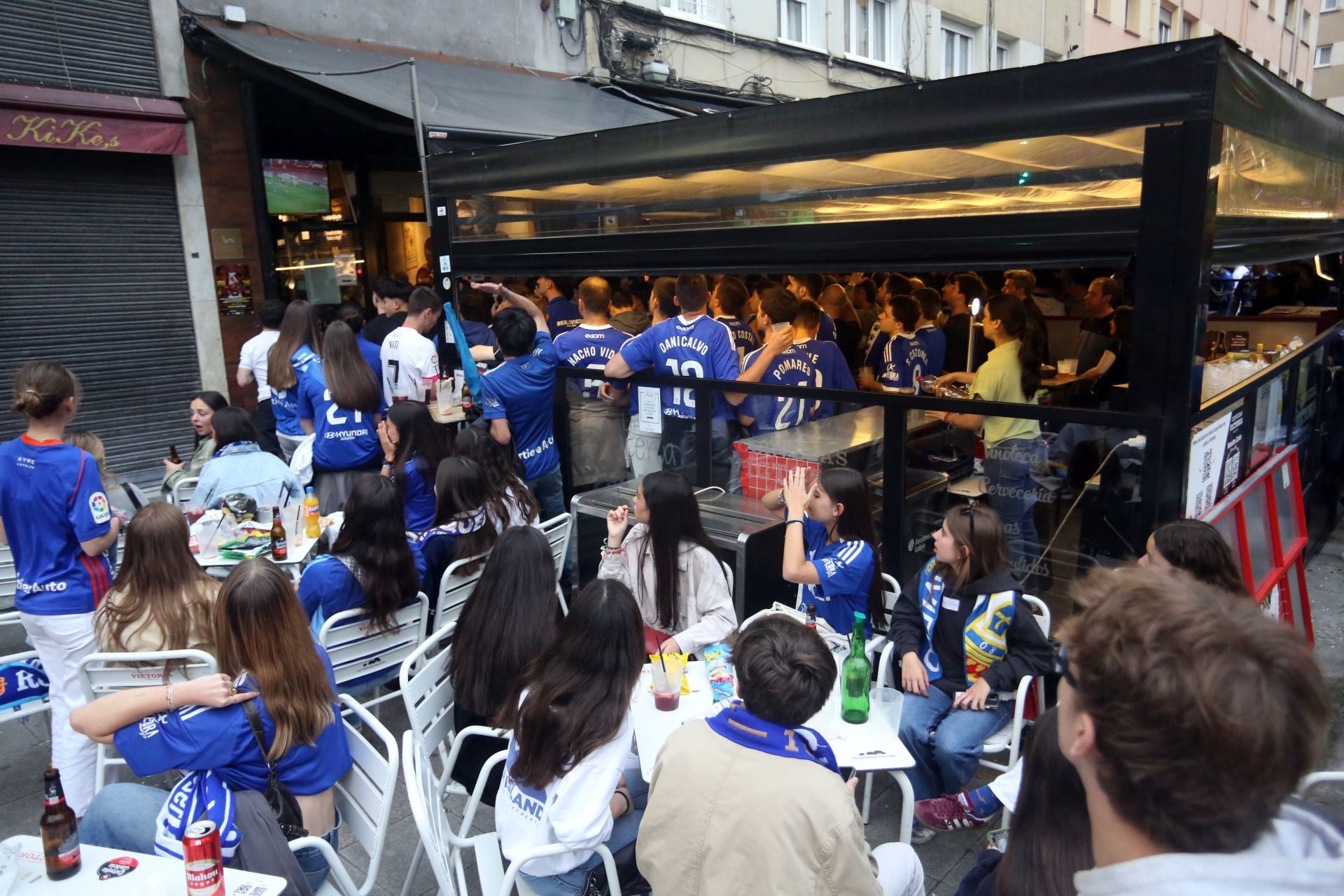 Así se vivió el Almería - Real Oviedo en los bares ovetenses