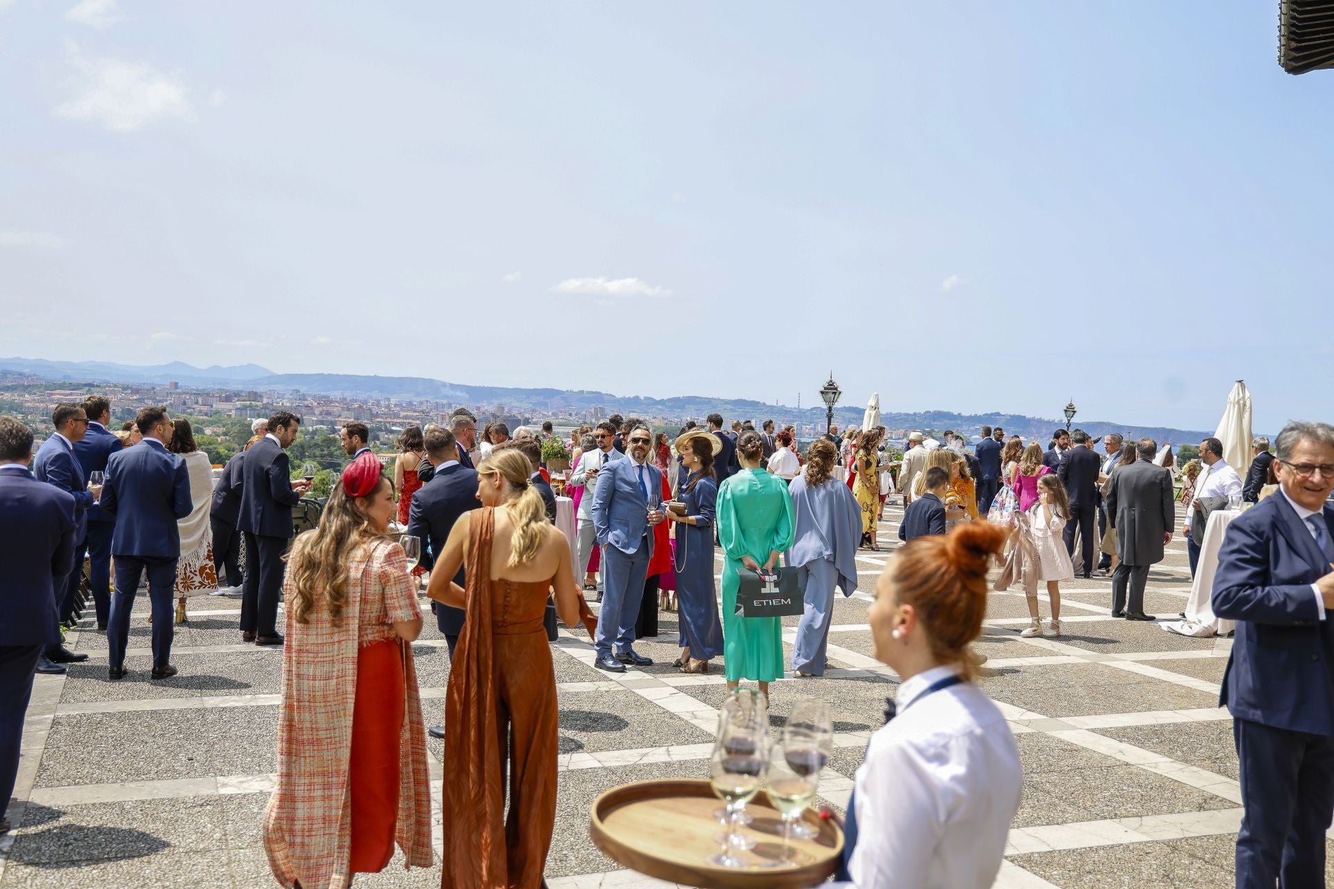 Una boda celebrada en Gijón y dos enamorados de la ciudad