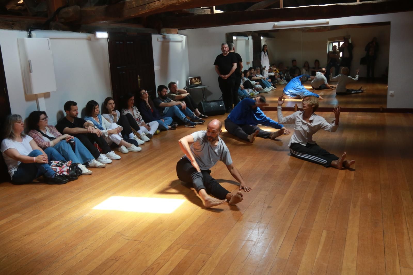 Actuación 'Cuestión de tiempo' en el Palacio de Contrueces realizada durante las jornadas de puertas abiertas.