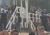 Dos detenidos en la playa de San Lorenzo de Gijón tras la denuncia de una joven por grabarla en topless