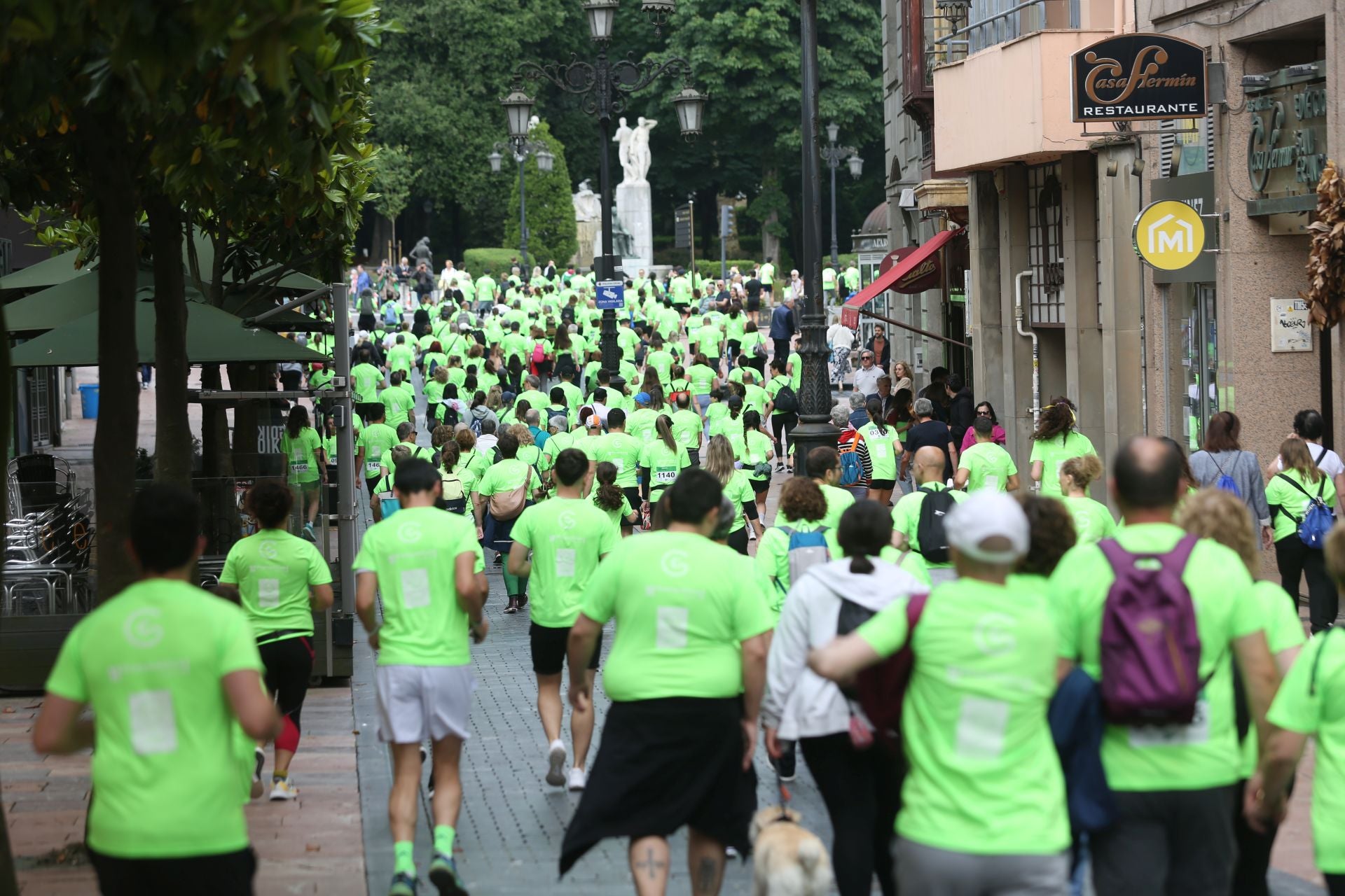 Oviedo, en marcha contra el cáncer: las imágenes de la carrera solidaria