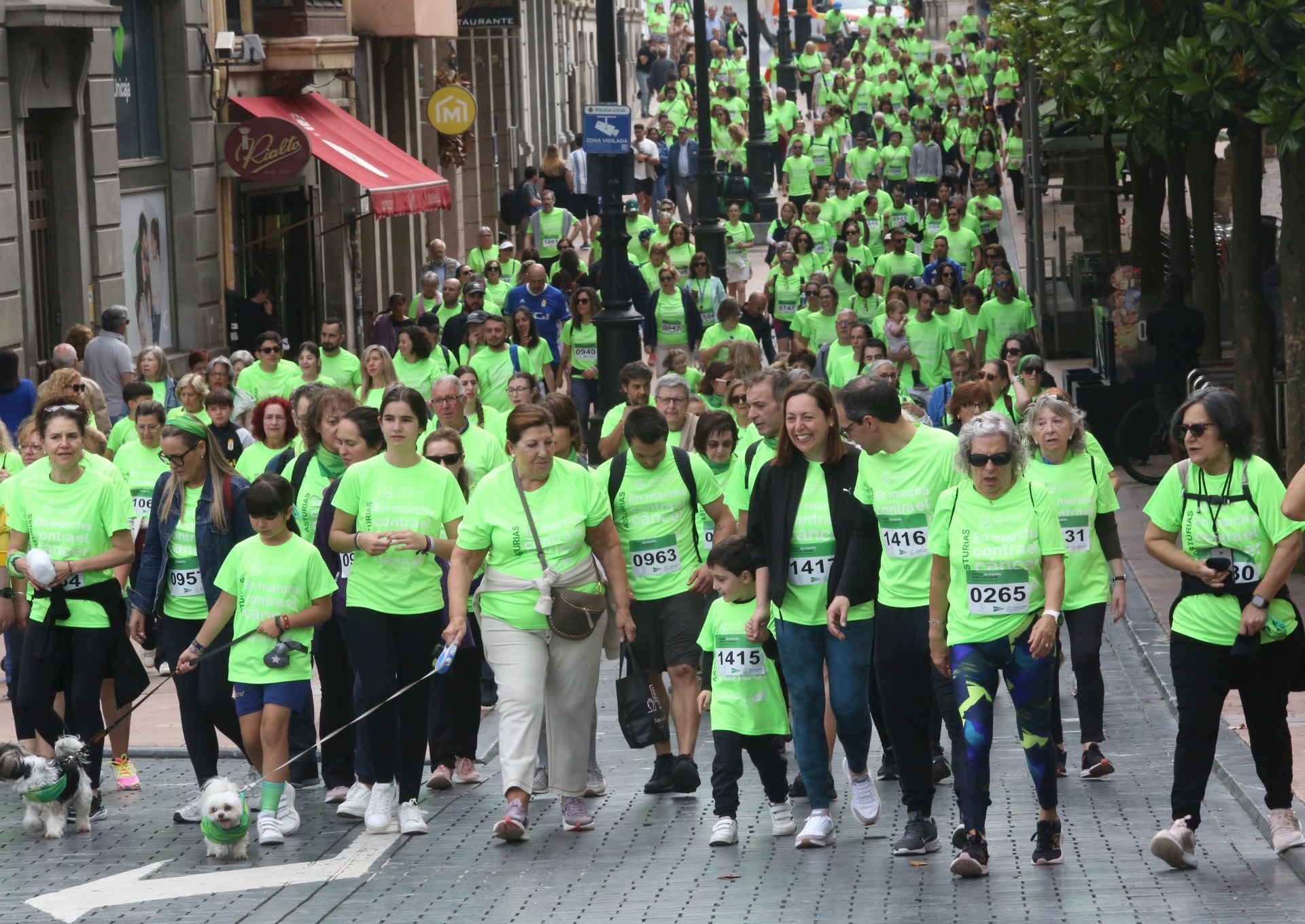 Oviedo, en marcha contra el cáncer: las imágenes de la carrera solidaria