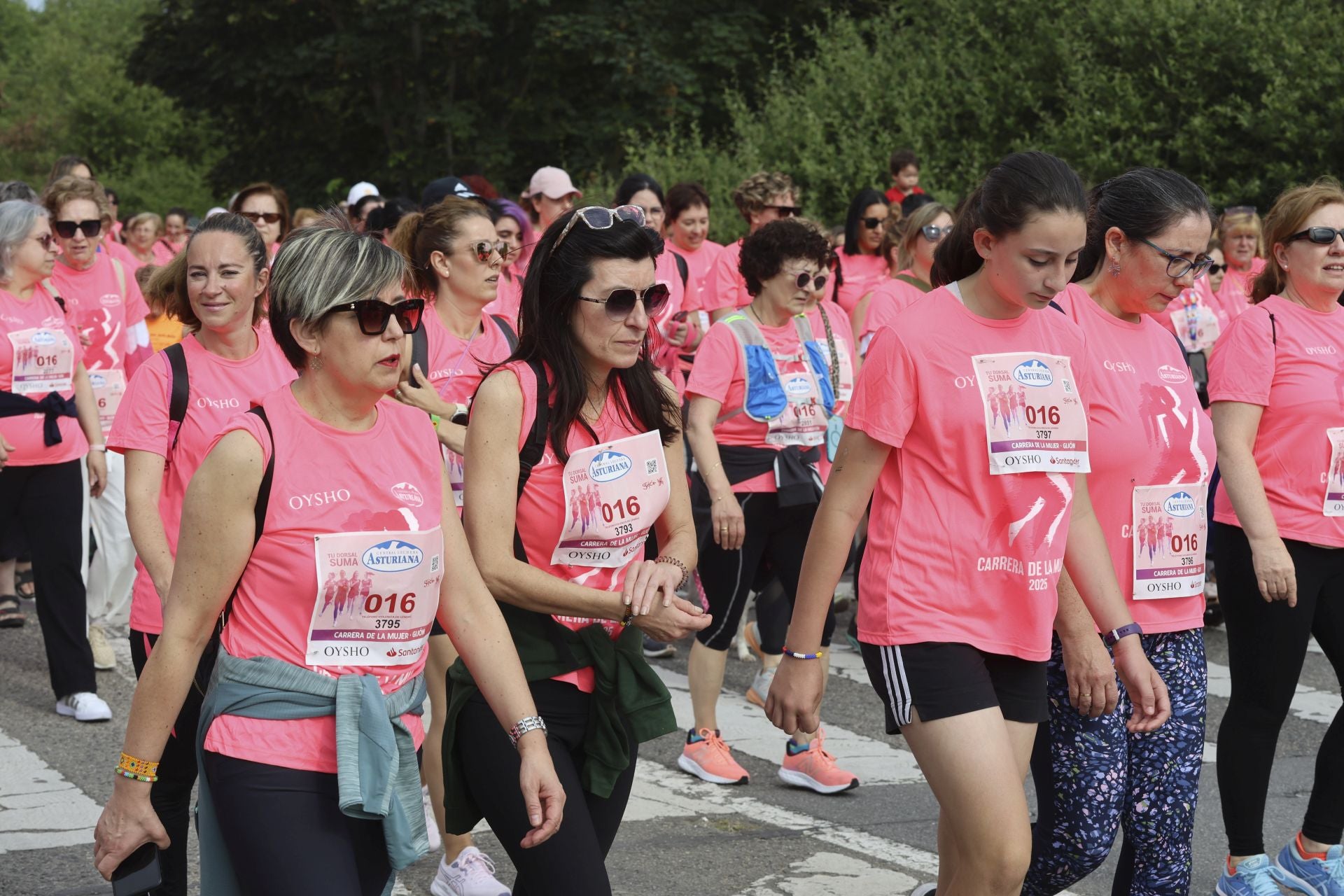 Carrera de la Mujer | Imparable marea rosa en Gijón