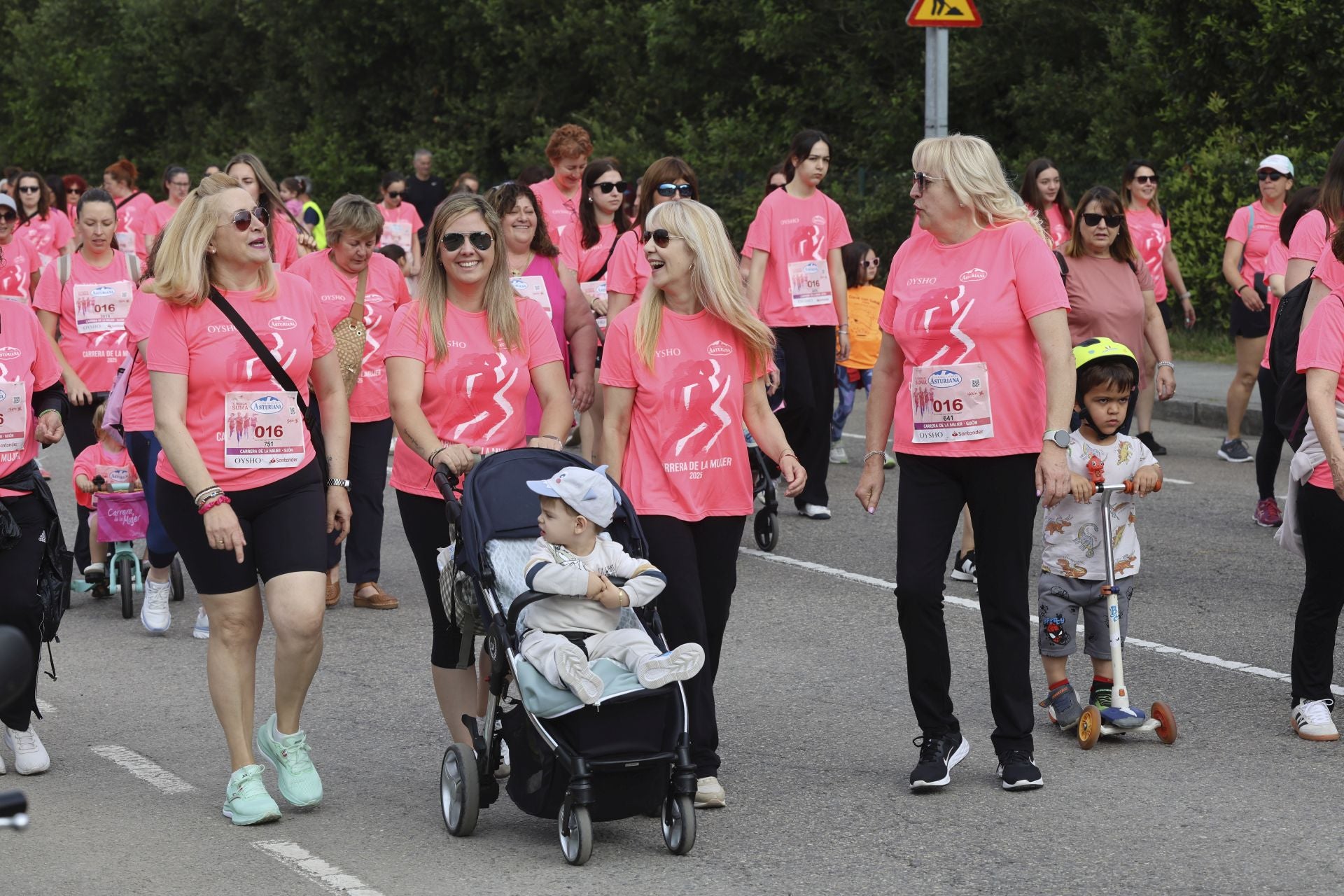 Carrera de la Mujer | Imparable marea rosa en Gijón