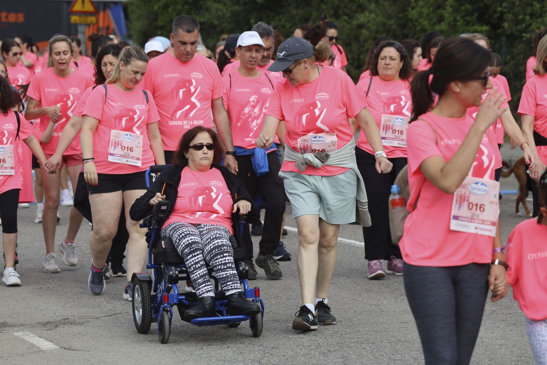 Carrera de la Mujer | Imparable marea rosa en Gijón