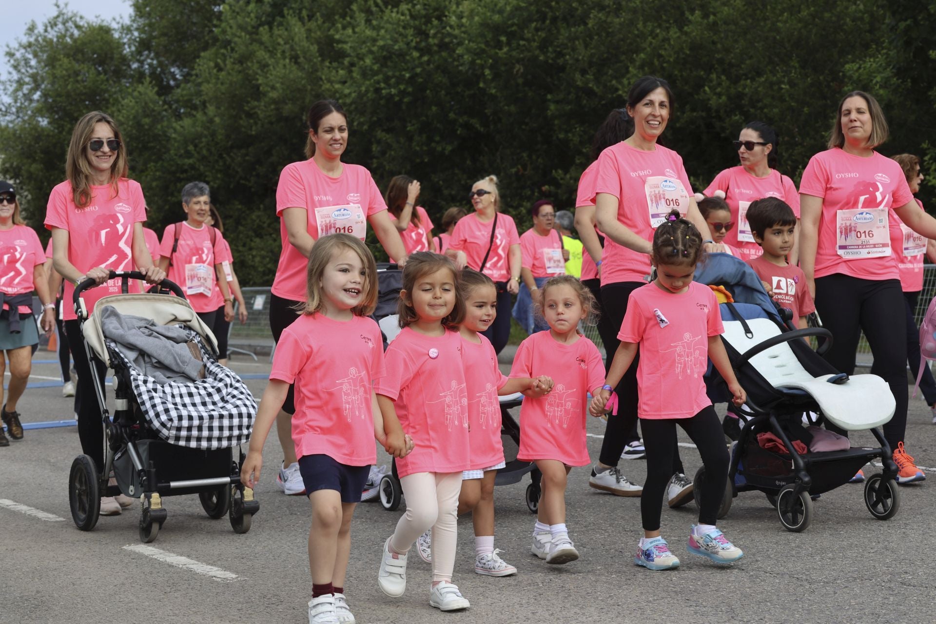 Carrera de la Mujer | Imparable marea rosa en Gijón