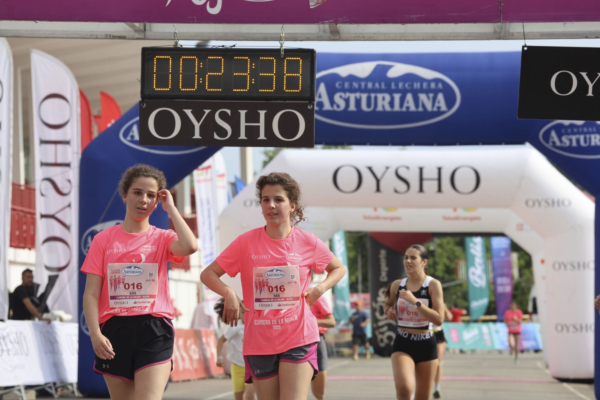 Carrera de la Mujer | Imparable marea rosa en Gijón