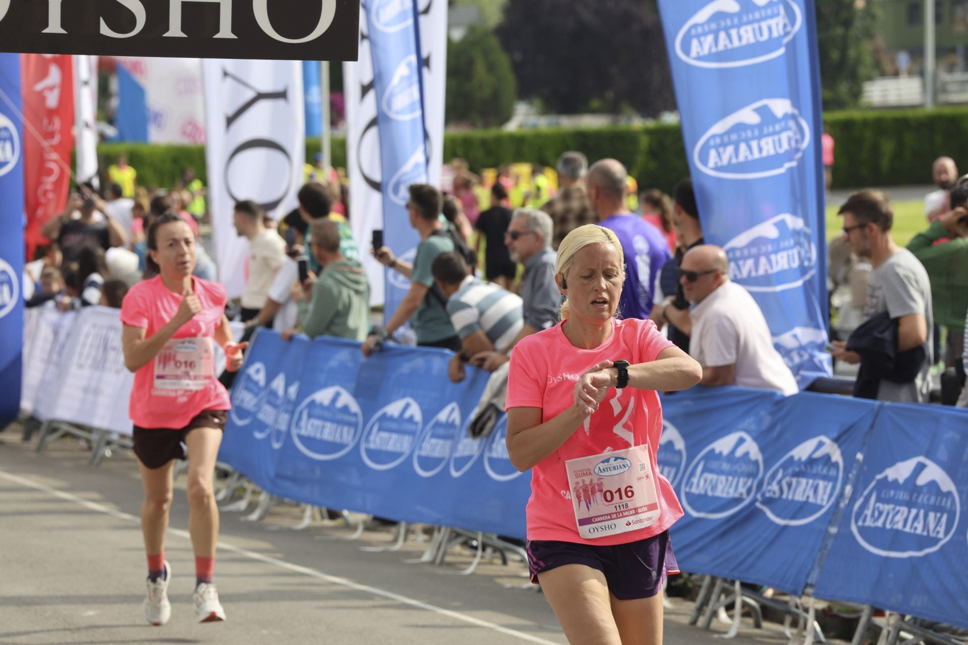Carrera de la Mujer | Imparable marea rosa en Gijón