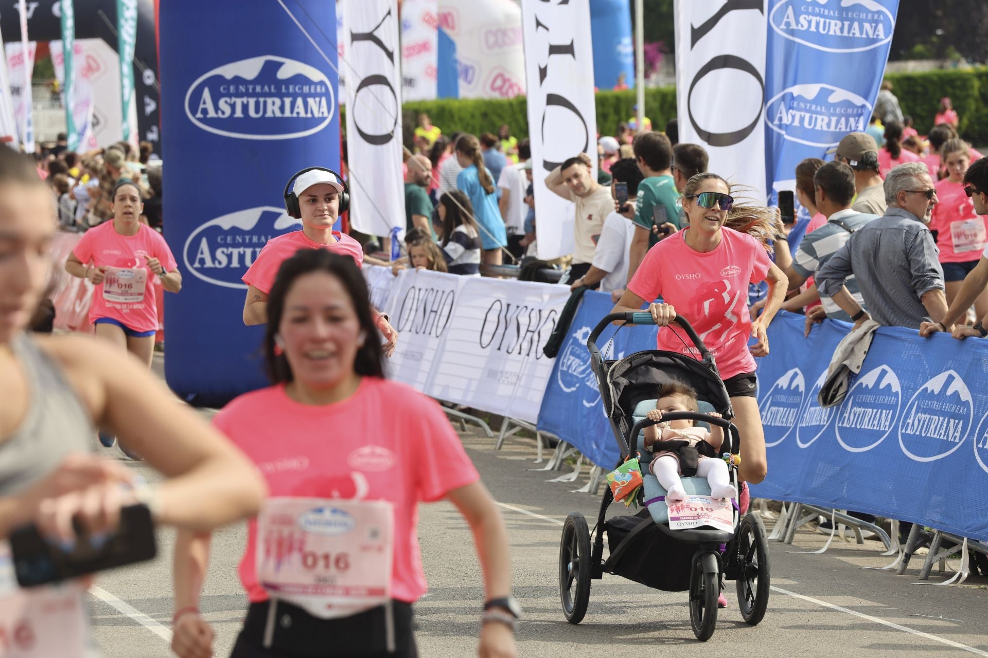 Carrera de la Mujer | Imparable marea rosa en Gijón