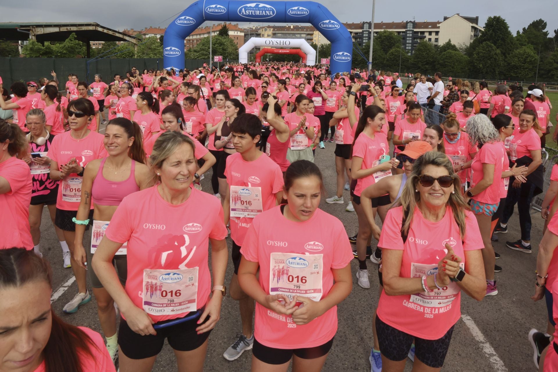 Carrera de la Mujer | Imparable marea rosa en Gijón