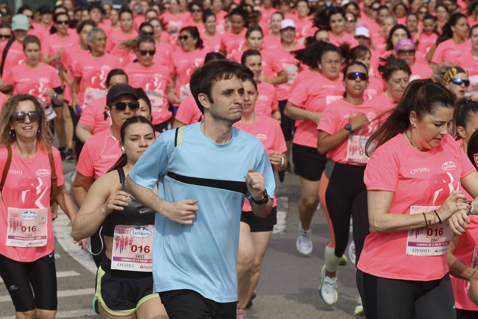 Carrera de la Mujer | Imparable marea rosa en Gijón