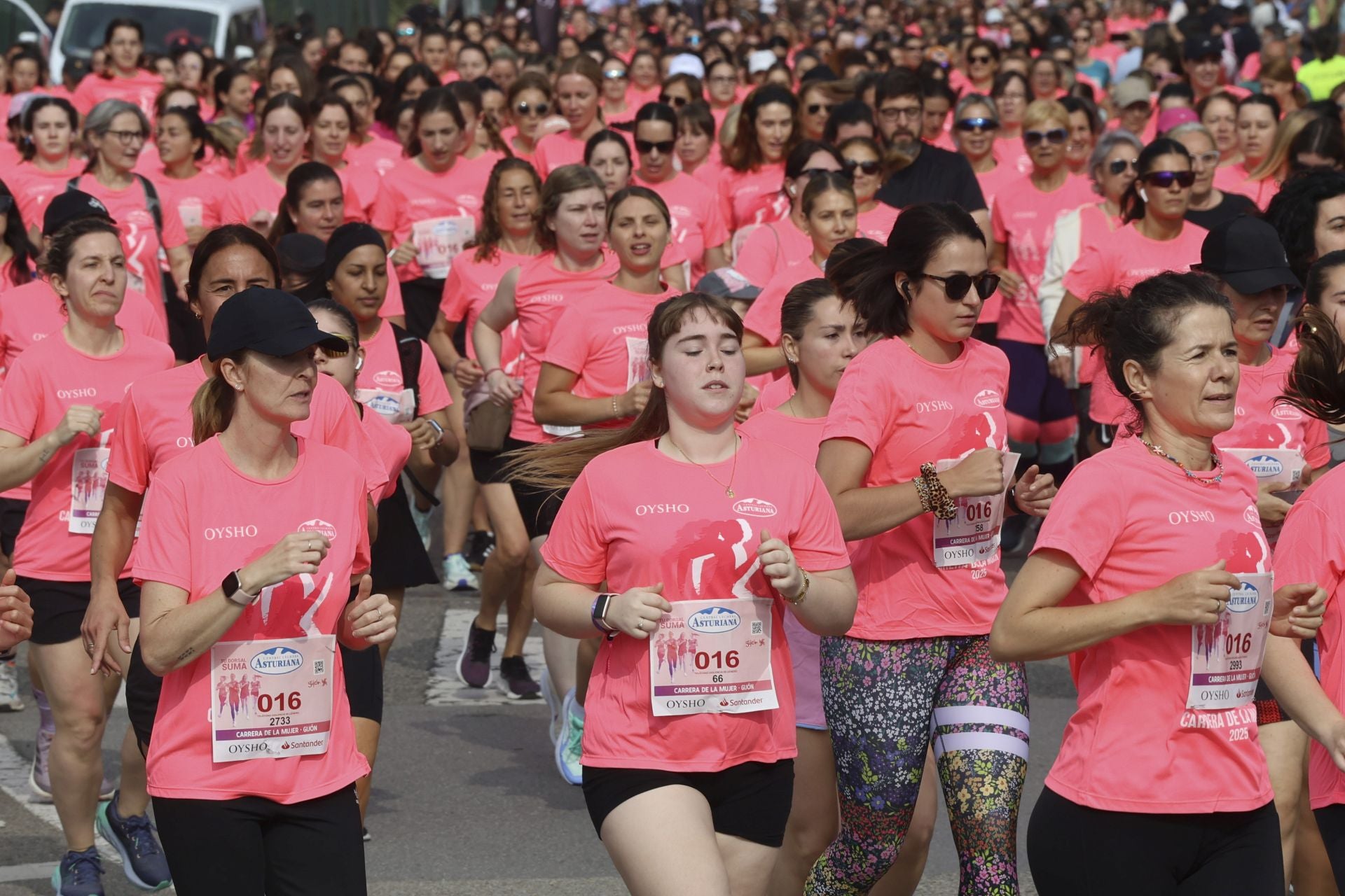 Carrera de la Mujer | Imparable marea rosa en Gijón