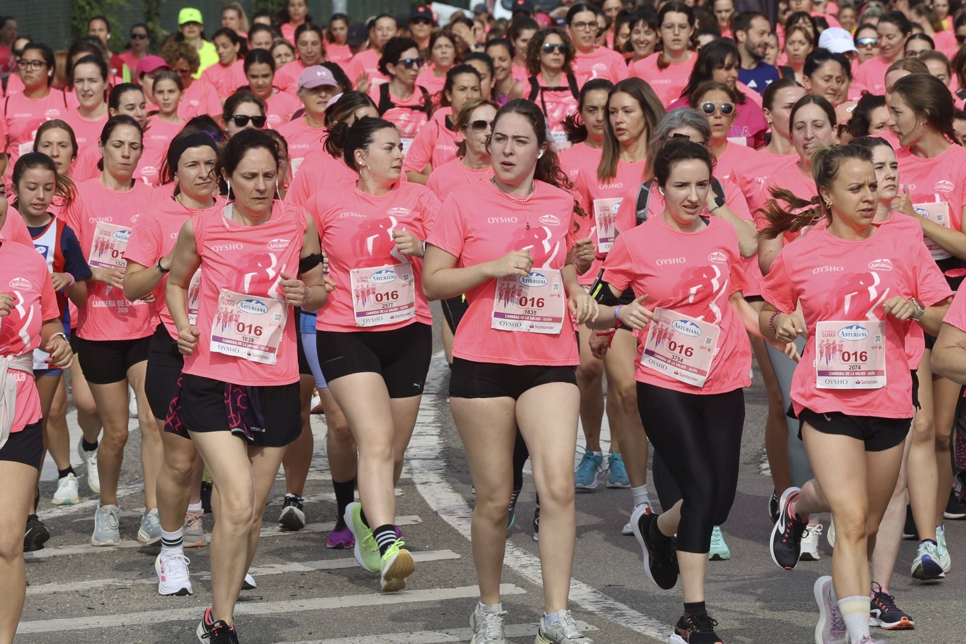 Carrera de la Mujer | Imparable marea rosa en Gijón