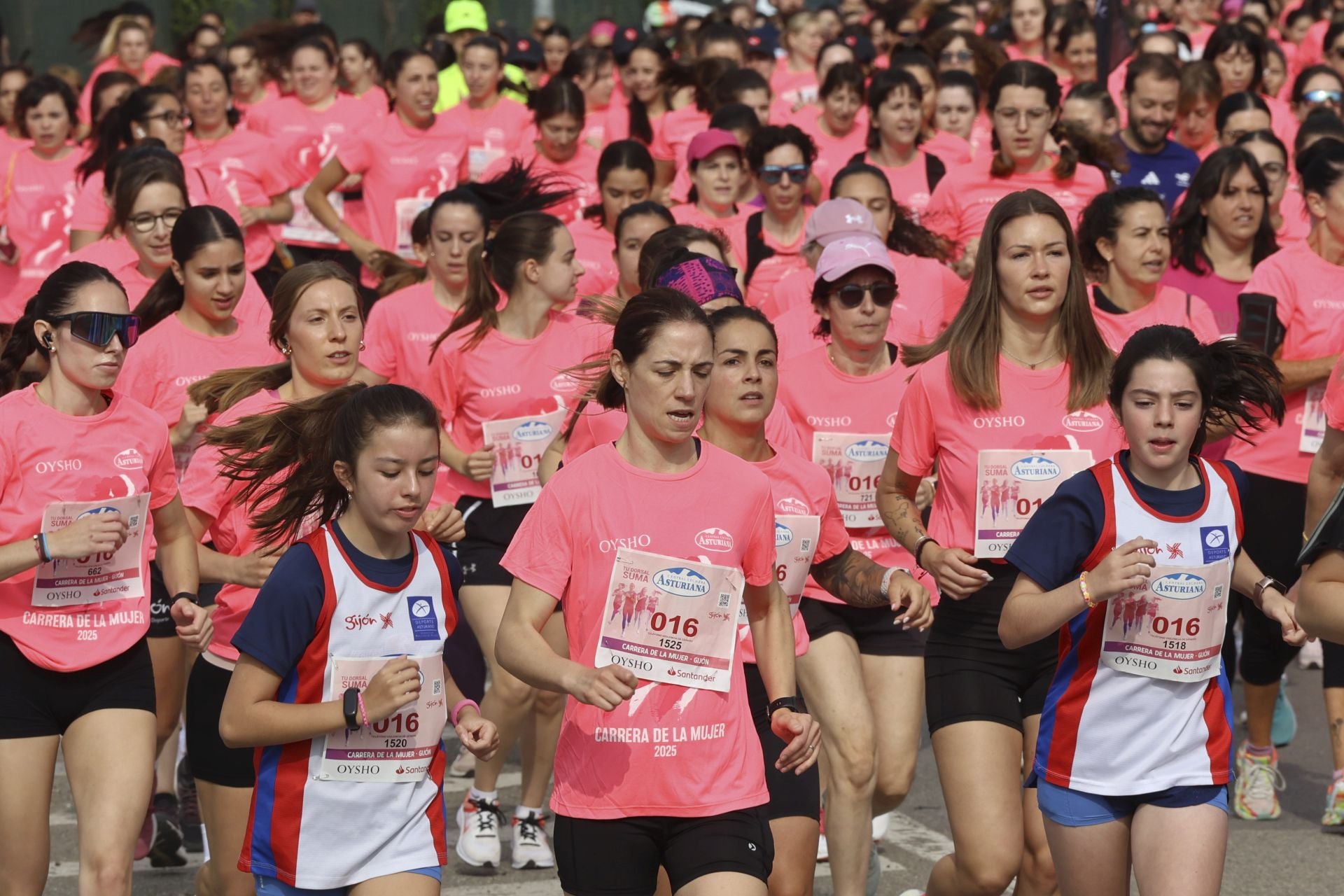 Carrera de la Mujer | Imparable marea rosa en Gijón