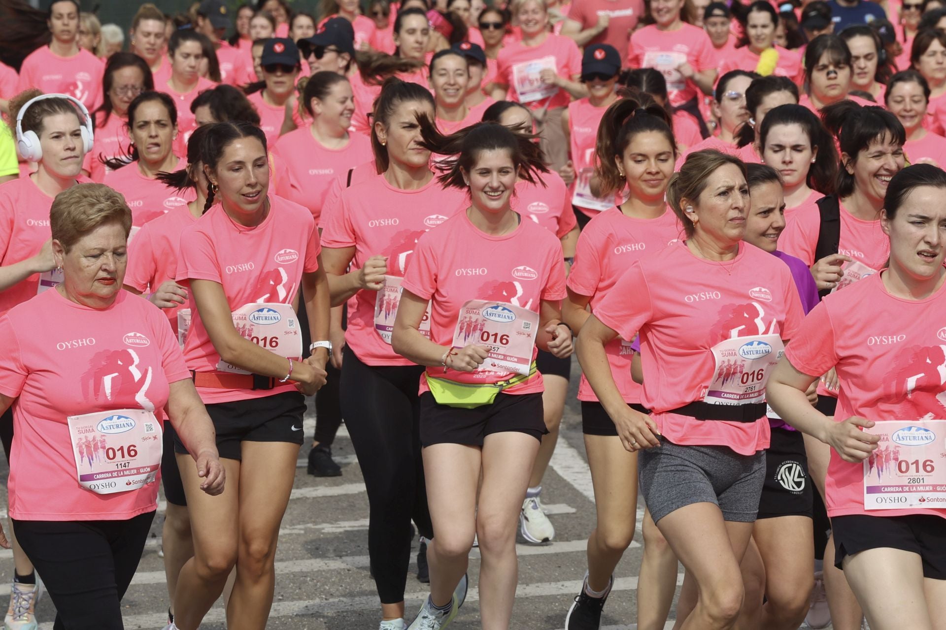 Carrera de la Mujer | Imparable marea rosa en Gijón