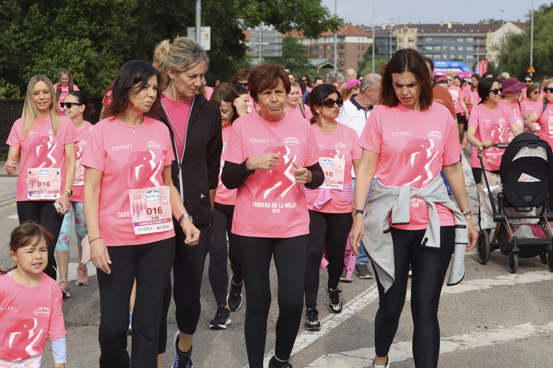 Carrera de la Mujer | Imparable marea rosa en Gijón